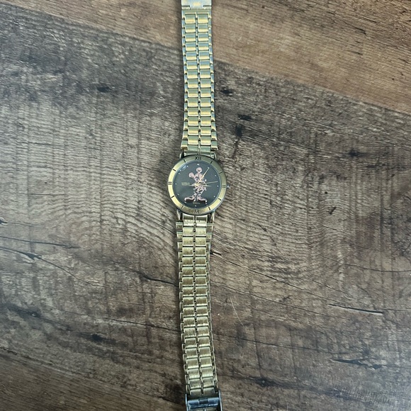 Lorus | Vintage Disney Mickey Mouse Watch - Picture 3 of 7